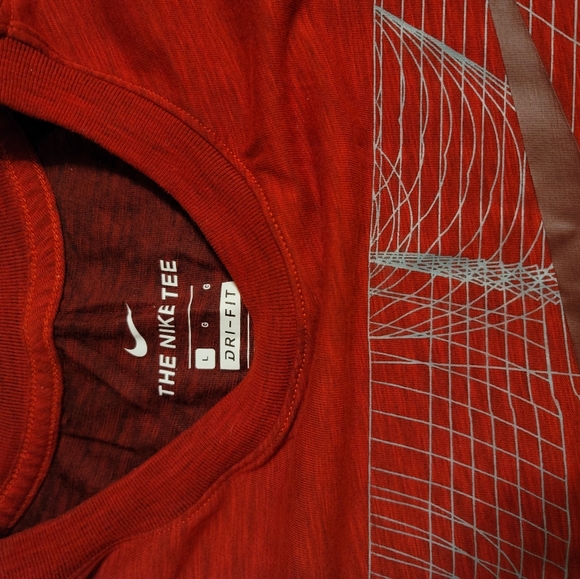 Nike Dri-Fit Tee - Picture 3 of 4